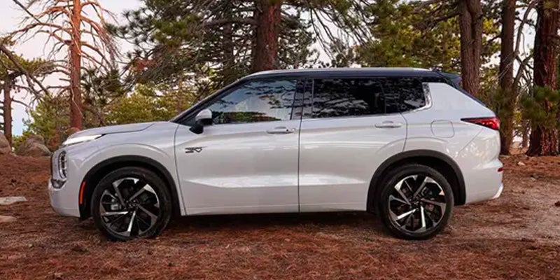 Mitsubishi Outlander Plug-In Hybrid EV 2025